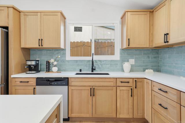 Detail Gallery Image 14 of 42 For 2828 Mission Village Dr, San Diego,  CA 92123 - 4 Beds | 2 Baths