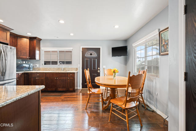 1257 S G Street, Oxnard CA: https://media.crmls.org/mediaz/f4384656-b2fb-4cff-850a-5ffd3f319023.jpg
