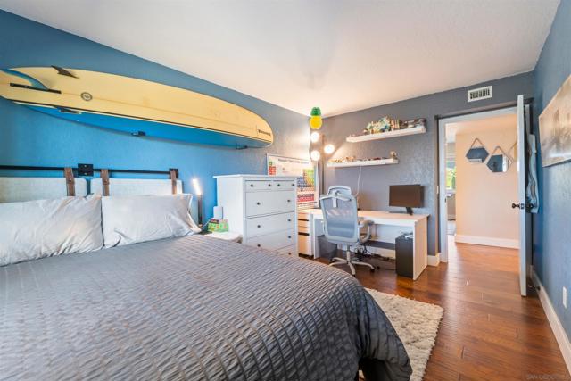 17924 Saint Andrews Dr, Poway CA: https://media.crmls.org/mediaz/f438a725-349b-45c8-bd26-fa8e53c37ed1.jpg