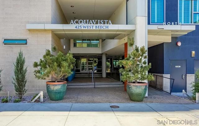 425 W Beech St, San Diego CA: https://media.crmls.org/mediaz/f4392779-7f38-4b14-881b-0e72c46cc2b7.jpg