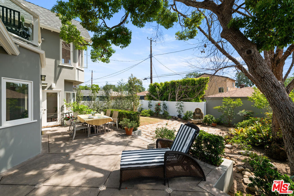 https://media.crmls.org/mediaz/f439c385-b945-424a-93c5-013b91e4d9d9.jpg?preset=X-Large