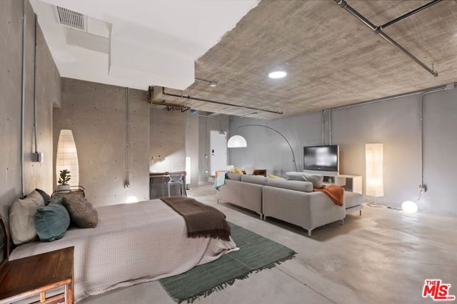 1244 14th Street, Santa Monica CA: https://media.crmls.org/mediaz/f43a0437-fe9e-400b-bcbb-e5ab46e49407.jpg