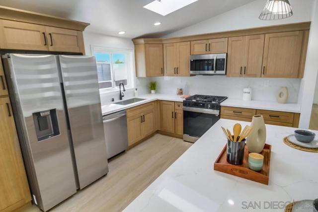 5165 WINTHROP ST, San Diego CA: https://media.crmls.org/mediaz/f43aa7bc-0e1a-45e9-a21a-d35b06fb0d66.jpg