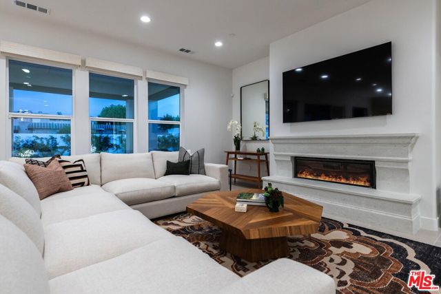 Image 40 of 63 For 75403 Mansfield Drive