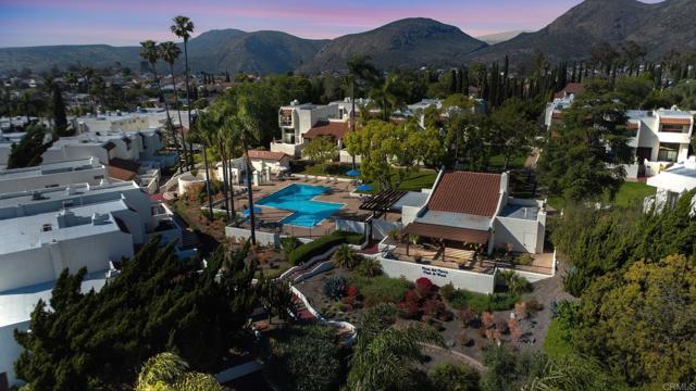 6755 Caminito Del Greco, San Diego CA: https://media.crmls.org/mediaz/f43acf48-1c96-4839-be99-a67a08d3d3aa.jpg