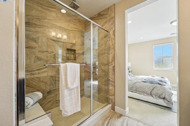7213 Calistoga Ln, Dublin CA: https://media.crmls.org/mediaz/f43b3a2f-b592-4167-a823-1a331451f4f9.jpg