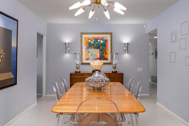 444 N Burton Way, Palm Springs CA: https://media.crmls.org/mediaz/f43c1976-9e2a-4afc-91a8-b37db99e9800.jpg