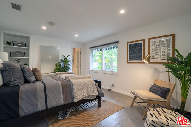 6240 Mulholland Highway, Los Angeles CA: https://media.crmls.org/mediaz/f43c3bd8-4dc4-4d58-b2a5-2dd598a38103.jpg