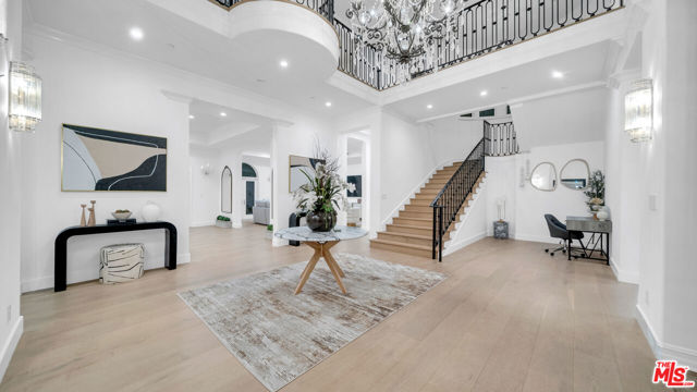 1447 San Ysidro Drive, Beverly Hills CA: https://media.crmls.org/mediaz/f43c8b91-0416-4a1a-a6a8-37852fbfc427.jpg