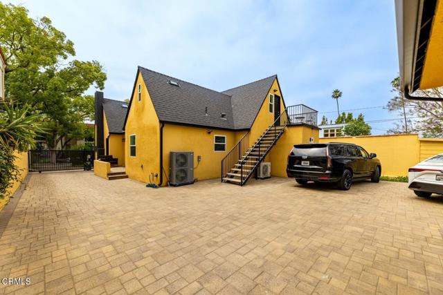 1161 Ruberta Avenue, Glendale CA: https://media.crmls.org/mediaz/f43cb240-2f36-4413-bb21-45f1f2619d68.jpg