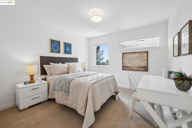 6951 Chambers Dr, Oakland CA: https://media.crmls.org/mediaz/f43ced47-6e5a-432f-bbdc-5b0f70edee79.jpg