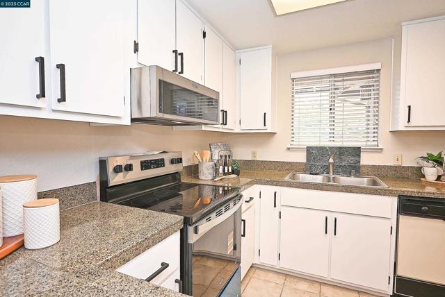 1324 Chateau Cmn, Livermore CA: https://media.crmls.org/mediaz/f43d11bc-f631-4442-9639-cdac41a768aa.jpg