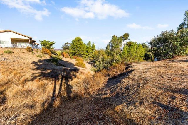 16310 Oak Springs Dr, Ramona CA: https://media.crmls.org/mediaz/f43d641e-ea7e-433d-9300-8e26c943c4e3.jpg