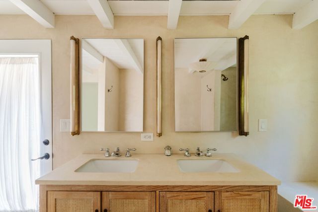 2344 Sunset Heights Drive, Los Angeles CA: https://media.crmls.org/mediaz/f43e61ec-7348-458b-a63b-2bc943988e87.jpg