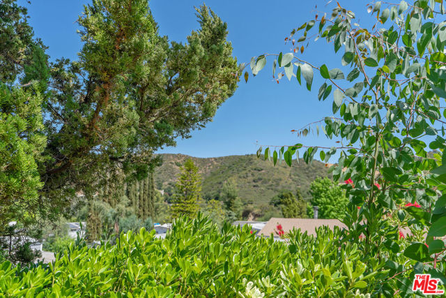23777 Mulholland Highway, Calabasas CA: https://media.crmls.org/mediaz/f43e81a3-b335-4a18-9827-4ec32e90b498.jpg