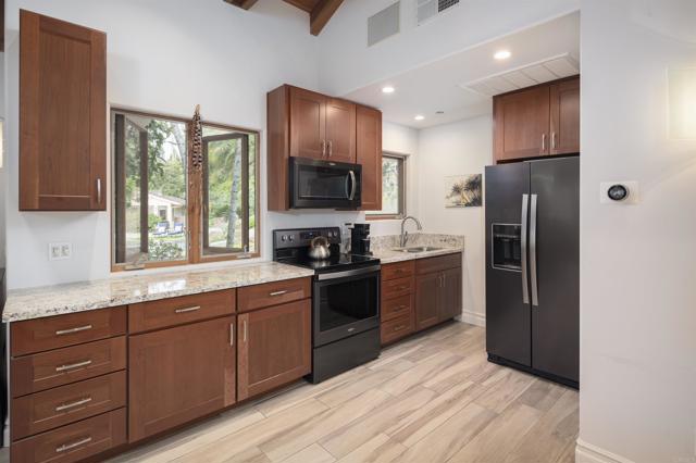 5041 El Secreto, Rancho Santa Fe CA: https://media.crmls.org/mediaz/f43eda9b-90f3-4364-bafe-7a9139c88d9c.jpg