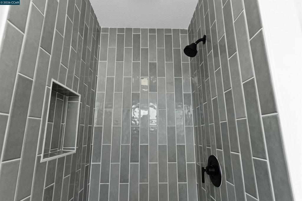 https://media.crmls.org/mediaz/f43f0a49-7f84-49cb-9366-32654e23e0ba.jpg?preset=X-Large