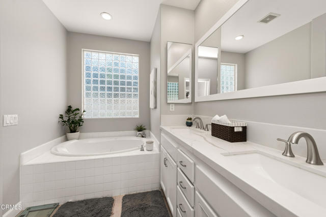 5091 Via Fresco, Camarillo CA: https://media.crmls.org/mediaz/f43f3995-de41-46fe-a9c8-46285e91f1f2.jpg