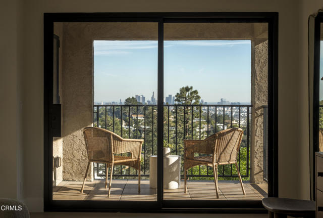 Detail Gallery Image 13 of 40 For 2994 Durand Dr, Los Angeles,  CA 90068 - 5 Beds | 3 Baths