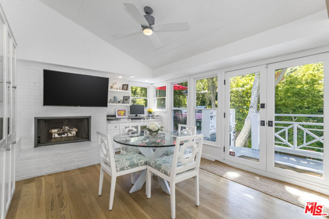 2205 Beverly Glen Place, Los Angeles CA: https://media.crmls.org/mediaz/f43ffdca-e968-4b05-8ac8-ae3b3d9ae957.jpg
