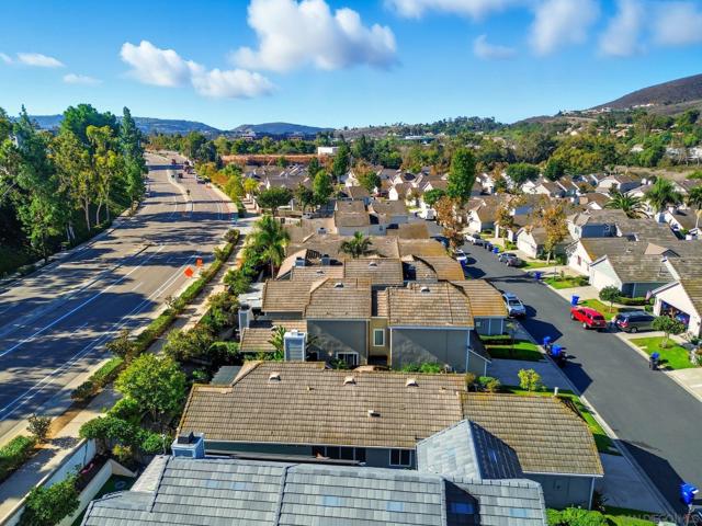 10462 Rancho Carmel Dr, San Diego CA: https://media.crmls.org/mediaz/f4401adf-b798-478c-bd2a-06c654e4f18d.jpg