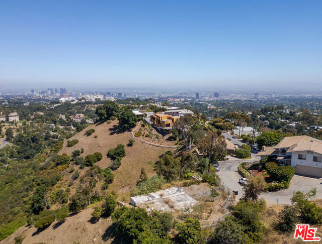 1510 N Tigertail Road, Los Angeles CA: https://media.crmls.org/mediaz/f44070d2-476f-472f-b0dd-0eaad086e3bb.jpg