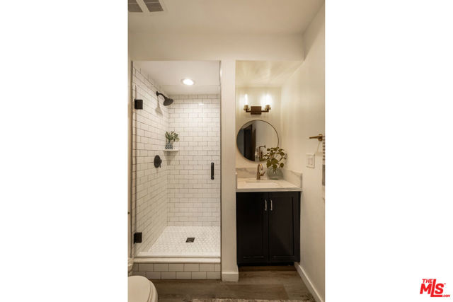 13123 Magnolia Boulevard, Sherman Oaks CA: https://media.crmls.org/mediaz/f44083cf-e73f-4be5-947c-5363b7b2ac89.jpg