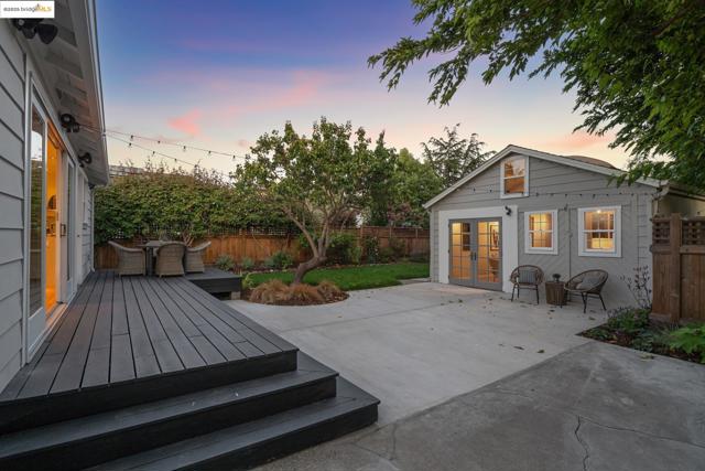1708 Derby St, Berkeley CA: https://media.crmls.org/mediaz/f441a13e-5026-4550-87cb-115f91189d6d.jpg