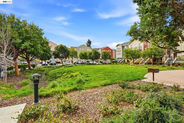 4463 Hyde Cmn, Fremont CA: https://media.crmls.org/mediaz/f4424198-fca5-4fd9-910b-e5cb856a09a2.jpg