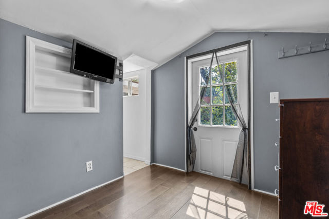 6841 Haywood Street, Tujunga CA: https://media.crmls.org/mediaz/f4426533-ef9d-4f18-a16f-1979acfa87f8.jpg