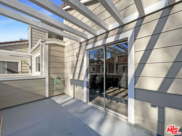 28160 Sloan Canyon Road, Castaic CA: https://media.crmls.org/mediaz/f442a41a-d424-407d-8103-ef98d50d0377.jpg