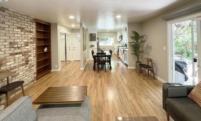 148 Ascot Ct, Moraga CA: https://media.crmls.org/mediaz/f4436439-ff5e-4e9c-921e-c8cc56519181.jpg
