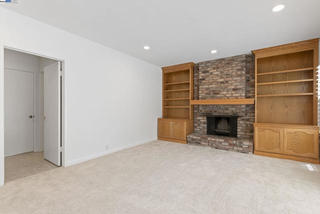 1927 Foxswallow Cir, Pleasanton CA: https://media.crmls.org/mediaz/f4439c30-8fde-46b0-b553-89e47db73b53.jpg