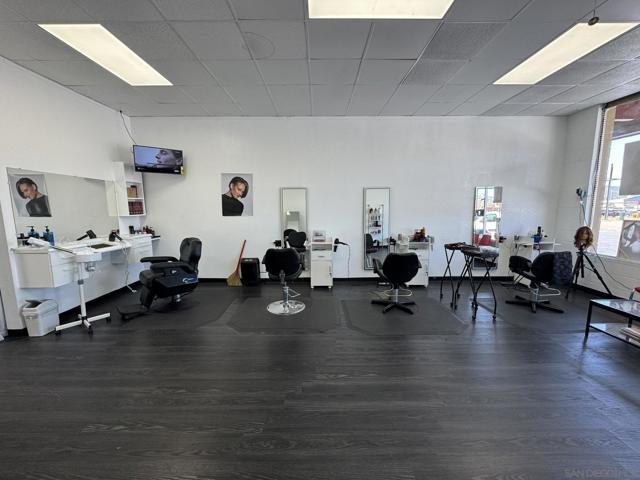12243 Woodside Ave, Lakeside CA: https://media.crmls.org/mediaz/f443b867-6838-4870-9755-eeda9b67d30e.jpg