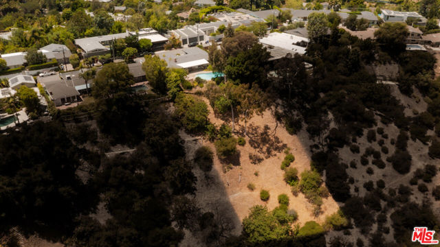 2700 Carmar Drive, Los Angeles CA: https://media.crmls.org/mediaz/f4444650-c3ee-4860-a5a9-7f7e015a82ac.jpg