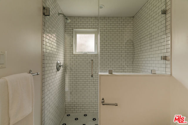 3707 Glenfeliz Boulevard, Los Angeles CA: https://media.crmls.org/mediaz/f4447c30-27b6-4a97-b7b9-f5f071ef1b6b.jpg