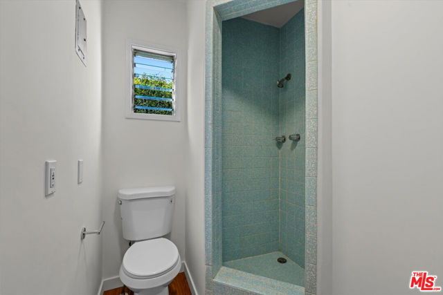 711 Pier Avenue, Santa Monica CA: https://media.crmls.org/mediaz/f4447ccd-d7da-4a95-bc6e-c6c3c109c16e.jpg
