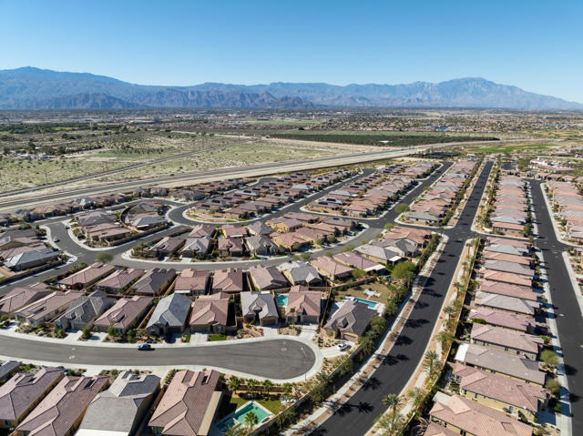 Image 60 of 86 For 43595 Vacanza Court