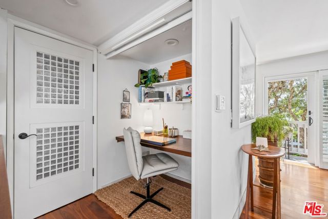 17 20th Avenue, Venice CA: https://media.crmls.org/mediaz/f44536bd-478d-4220-841b-64eb7598545b.jpg