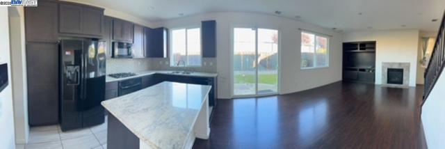 2746 Gracie Pl, Fairfield CA: https://media.crmls.org/mediaz/f445379d-bf22-44f4-af75-fe65852440c0.jpg