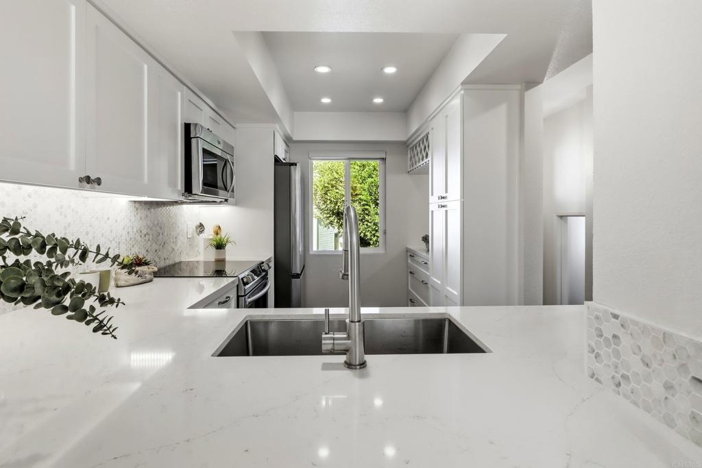 853 America Way - photo 9