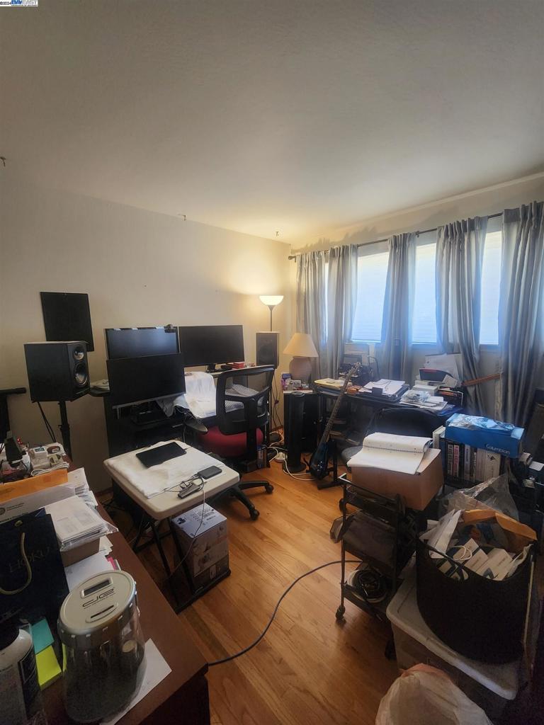 https://media.crmls.org/mediaz/f445fa4c-2b0a-4f39-bf6d-4dea1456f66e.jpg?preset=X-Large