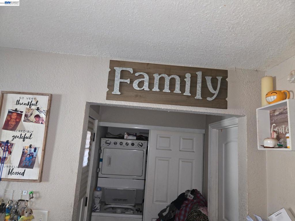 https://media.crmls.org/mediaz/f44605a2-17df-49a7-b023-355479b12596.jpg?preset=X-Large