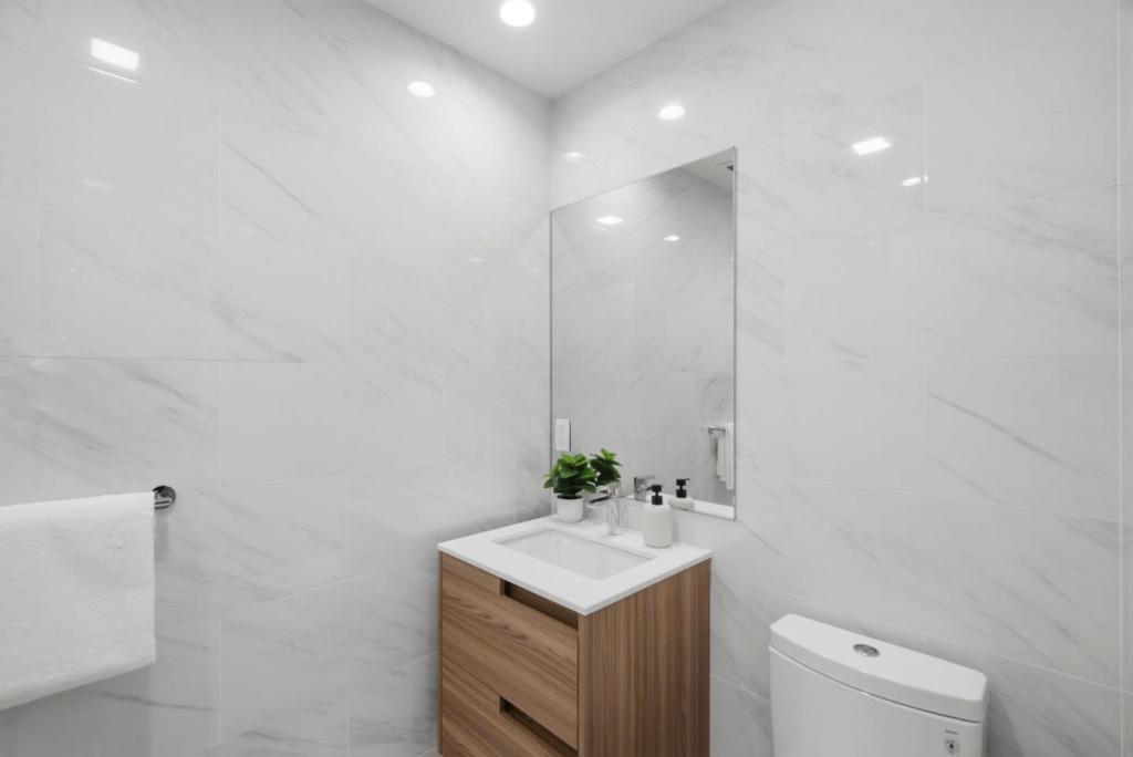 https://media.crmls.org/mediaz/f4463780-1385-4a67-8812-8dd8235ae52a.jpg?preset=X-Large