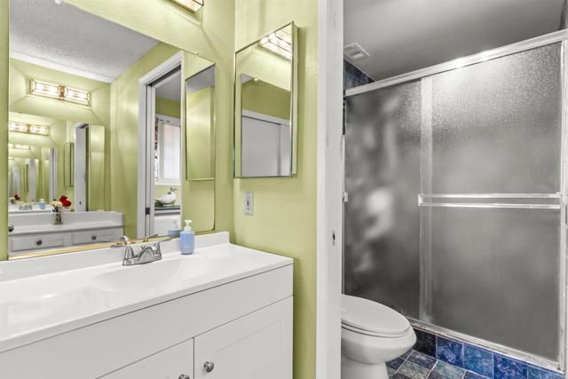 Detail Gallery Image 14 of 35 For 1427 Kingston Dr, Escondido,  CA 92027 - 3 Beds | 2 Baths