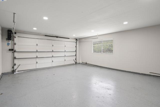 501 Amherst Ct, San Ramon CA: https://media.crmls.org/mediaz/f4473565-fe51-4958-a039-f0170fb9a137.jpg