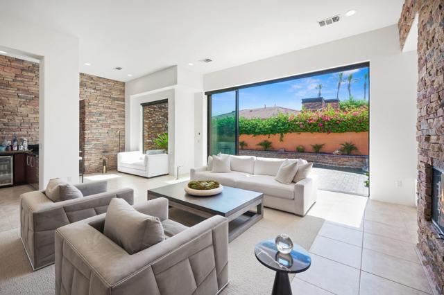 50380 Via Serenidad, La Quinta CA: https://media.crmls.org/mediaz/f447c607-001b-4817-9458-99d0dbb2c799.jpg