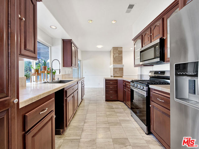 4713 Rhapsody Drive photo 8