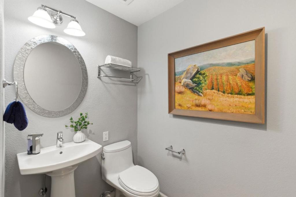 https://media.crmls.org/mediaz/f4493978-c5f4-48cf-875f-2ae16a1dcf9d.jpg?preset=X-Large