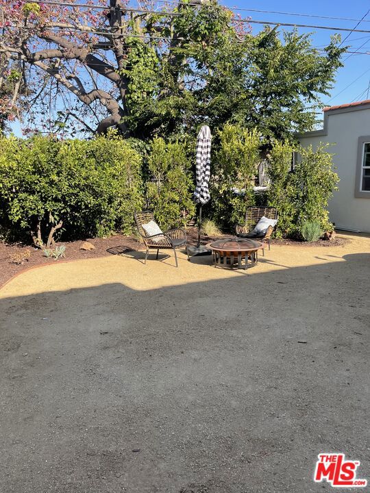 1086 West Boulevard, Los Angeles CA: https://media.crmls.org/mediaz/f4493f21-a3eb-4782-8493-8adaa202e65f.jpg